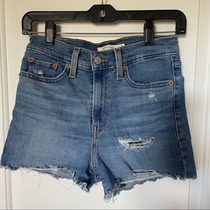 Levi’s high rise shorts - size 26